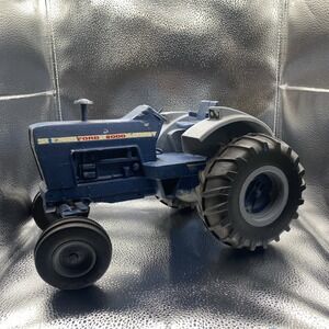 VTG Diecast ERTL Ford 8000 Blue Tractor Wide Front 1/12 Scale No Steering Wheel